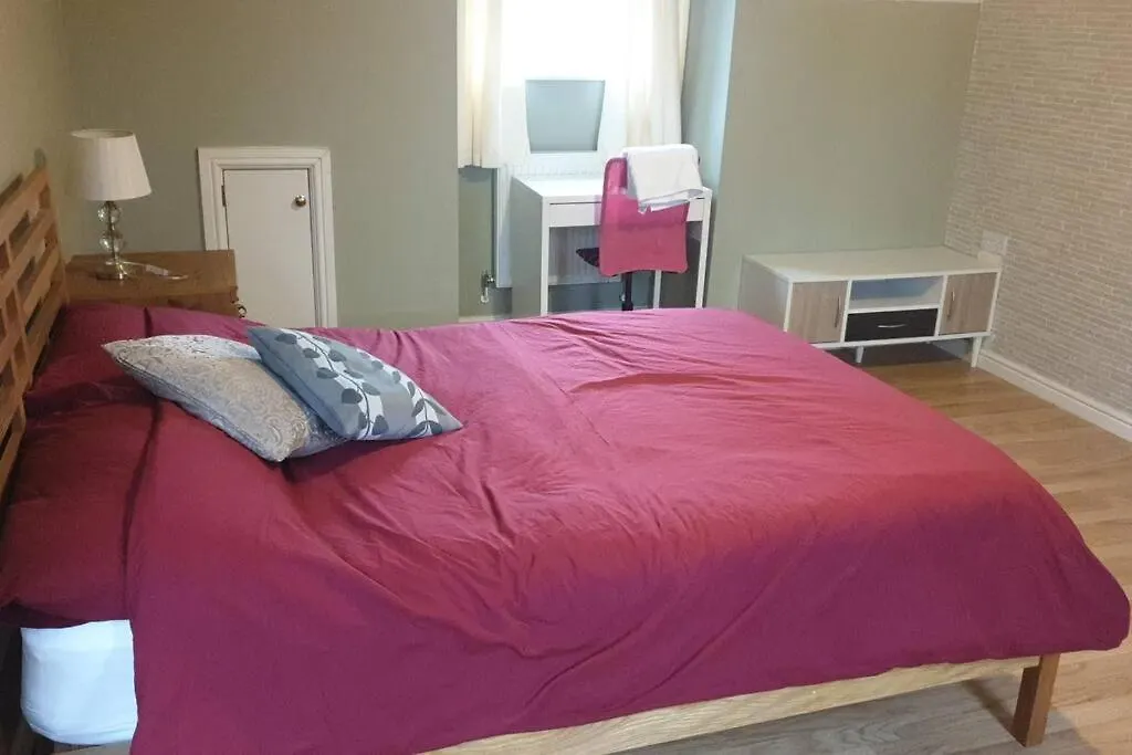 Room Minimum 14 Nights Cardiff